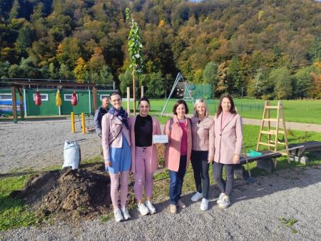 Rožnati oktober - sajenje drevesa, foto Obcina Mirna (12)